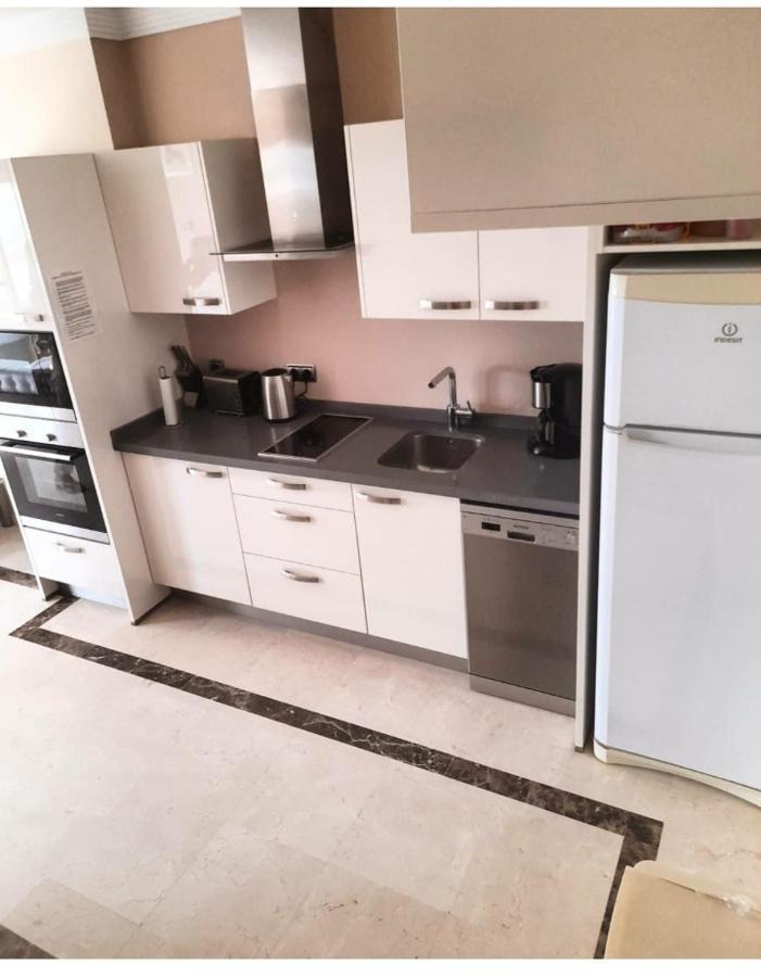 Beachfront Apartment - Sea Views - Μαρμπέλλα Εξωτερικό φωτογραφία
