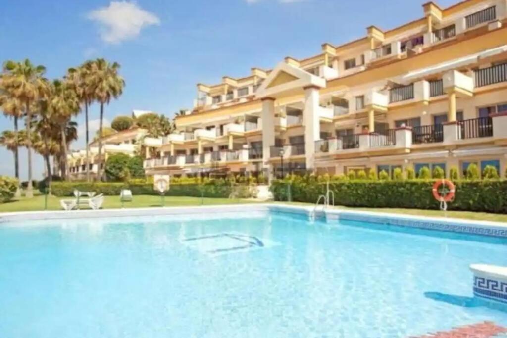 Beachfront Apartment - Sea Views - Μαρμπέλλα Εξωτερικό φωτογραφία