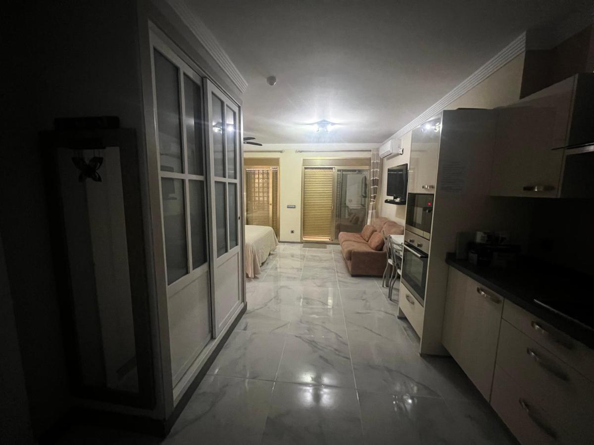 Beachfront Apartment - Sea Views - Μαρμπέλλα Εξωτερικό φωτογραφία