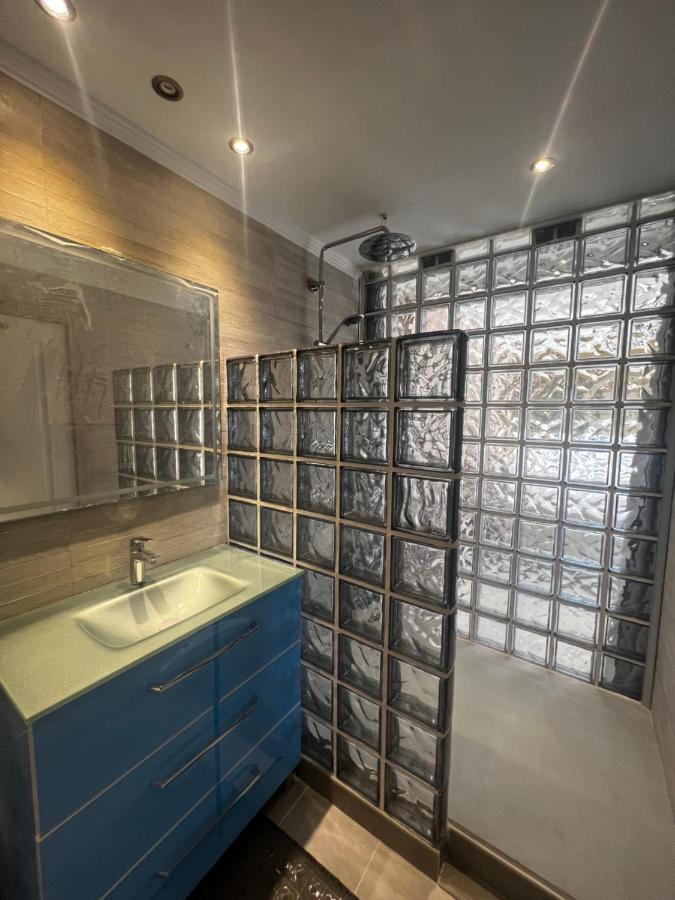 Beachfront Apartment - Sea Views - Μαρμπέλλα Εξωτερικό φωτογραφία