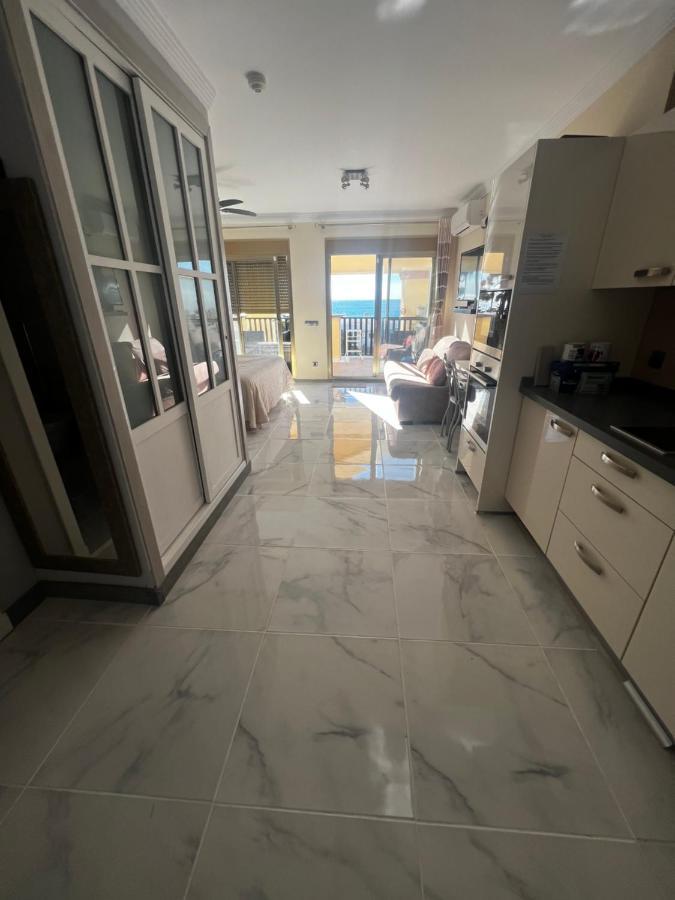 Beachfront Apartment - Sea Views - Μαρμπέλλα Εξωτερικό φωτογραφία