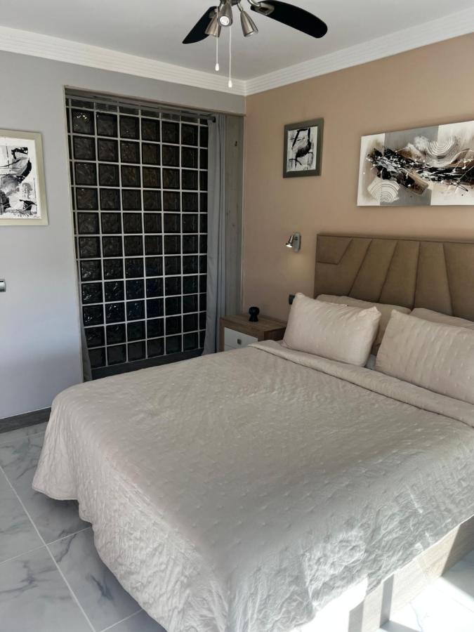 Beachfront Apartment - Sea Views - Μαρμπέλλα Εξωτερικό φωτογραφία